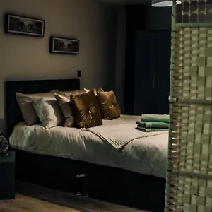 Bv Cosy Basement At Conditioning House Bradford (West Yorkshire)