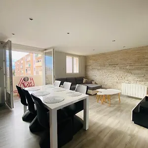 https://appartement-roanne.hotels-rhonealpes.com