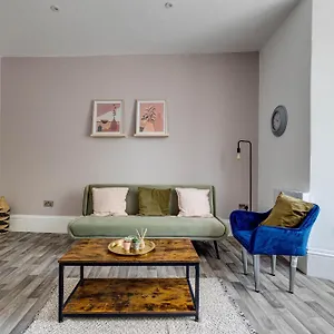 Apt 1 - Empire 39 - Central Location Scarborough